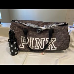 NWT VS Pink Duffle bag & Waterbottle🖤💦